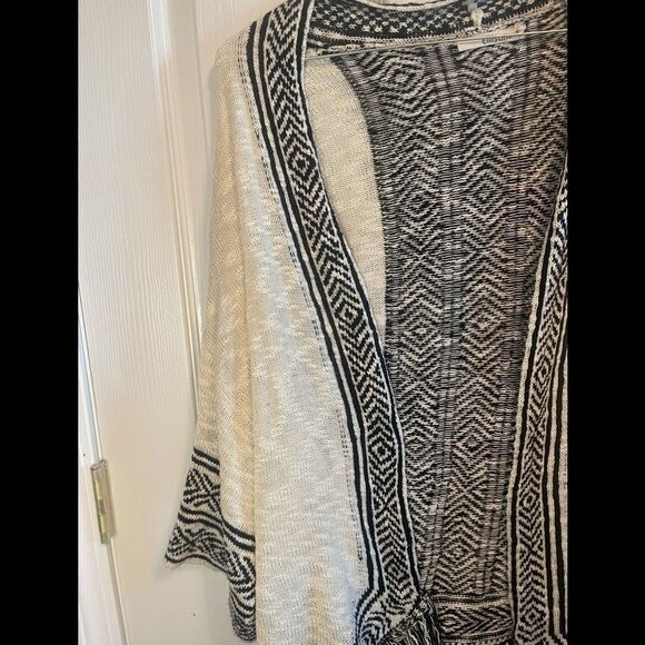 Ellison cream & black cardigan sweater sz One sz - Picture 2 of 4